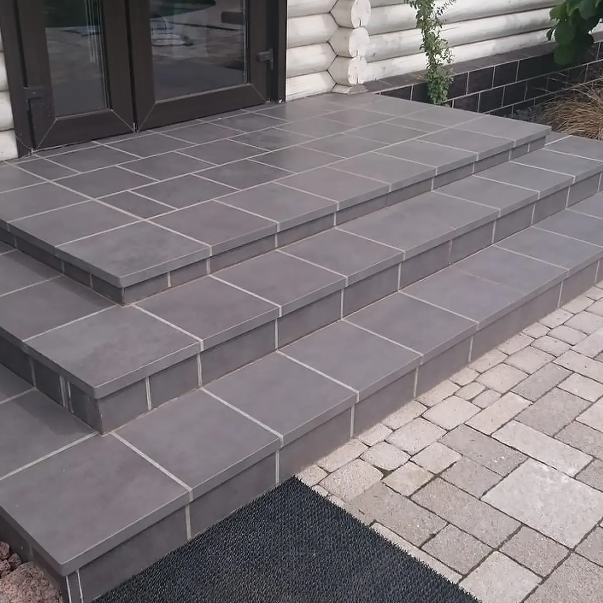 Монтаж плитки на улице